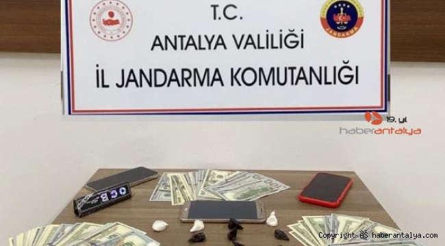 Uyuşturucu satıcılarını jandarma yakaladı