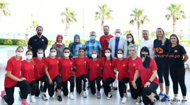 Validen, işitme engelli milli sporculara ziyaret