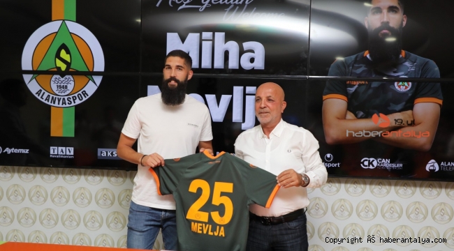 Alanyaspor, Slovenyalı stoperle ile 3 yıllık sözleşme imzaladı