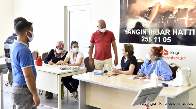 Antalya OSB'de 2'inci ve 3'üncü doz aşılar vuruluyor 
