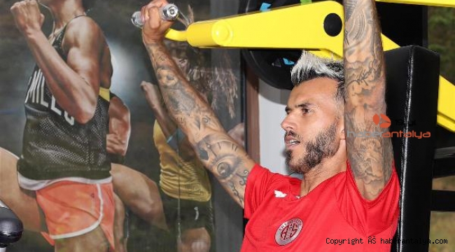 Antalyaspor'da transfer bitmiyor