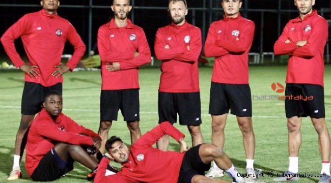 Antalyaspor, Erzurum'da güç depoluyor