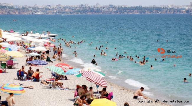 Bayramın son gününde de Konyaaltı Sahili doldu