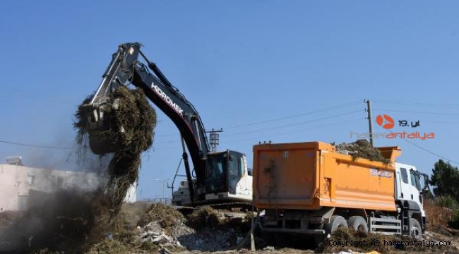 Demre'deki atıklar taşınıyor