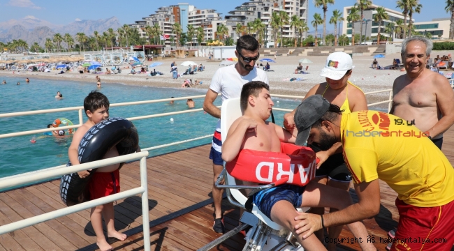 Engelsiz Plaj sezonu açtı