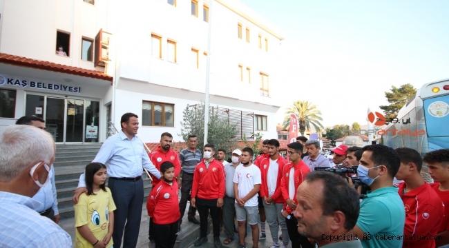 Güreş takımı Edirne'ye uğurlandı