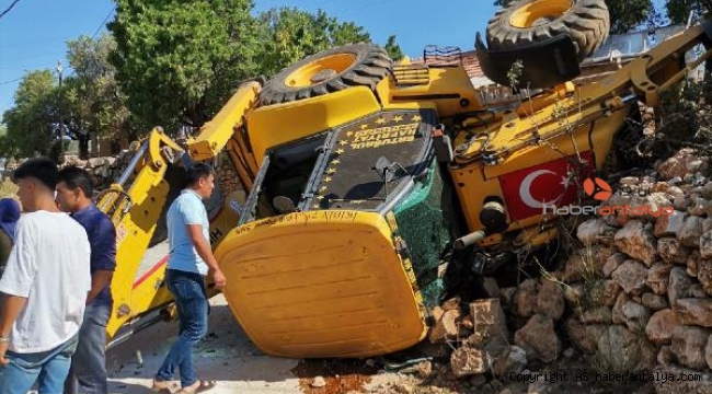 İş makinesi devrildi: 2 yaralı
