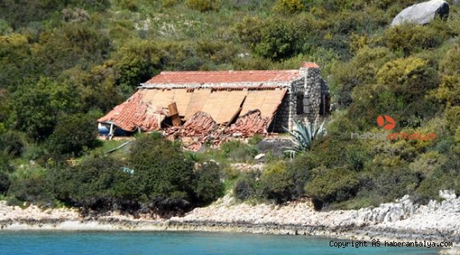 Kekova'daki kaçak villa yıkıldı !