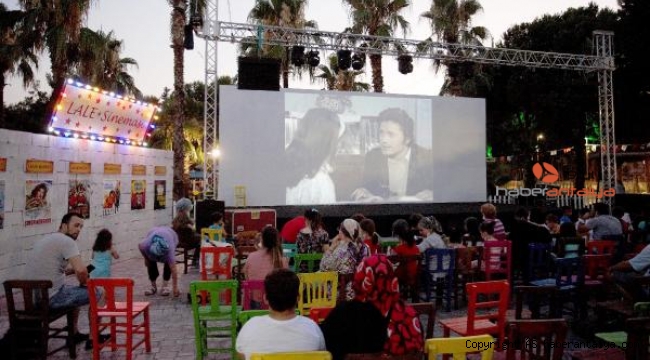 Kepez'de açık havada nostaljik sinema keyfi