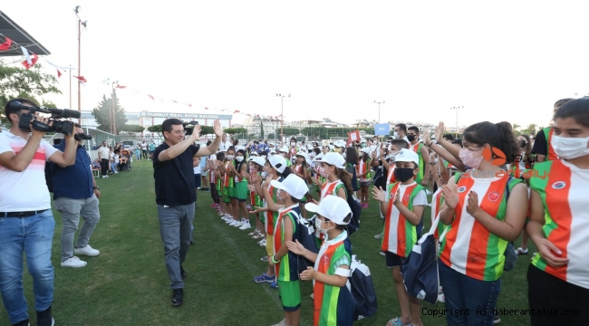 Kepez'de yaz spor okulları açıldı