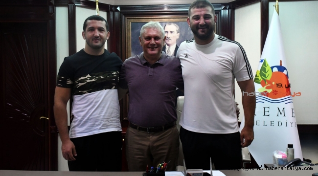 Kırkpınar yolcusu güreşçiler, başkan yardımcısı Gül ile bir araya geldi
