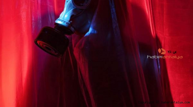 Moda fotoğrafçısından gaz maskeli mesaj