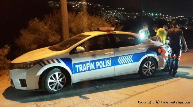 Motosiklet virajda yoldan çıktı: 2 ölü 