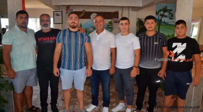 Serikli pehlivanın 'başaltı' kutlaması