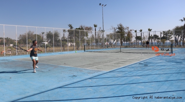 Ücretsiz tenis kortları haftada 500 kişiyi ağırlıyor