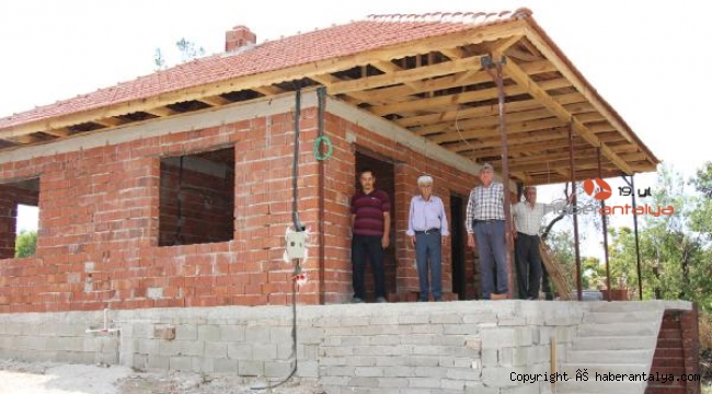 Yarım kalan ev inşaatı için yardım bekliyor