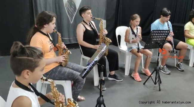2 ayda orkestra haline geldiler