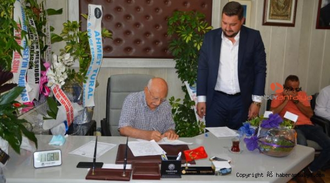 28 yıllık başkandan koltuğu devraldı