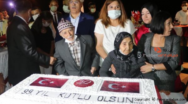 99'uncu yıl pastasını 99 yaşındaki Yusuf dede kesti
