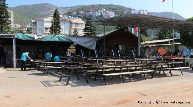 Alanya Belediyesi Akseki'de de yaraları sarıyor