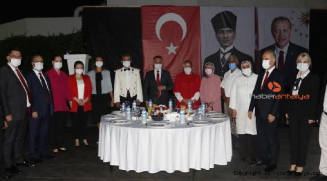 Antalya Valiliği'nden Zafer Bayramı resepsiyonu