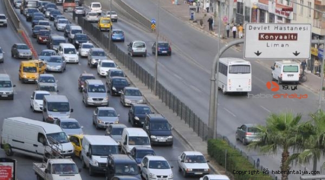 Antalya'da her 2 kişiye 1 araç düşüyor