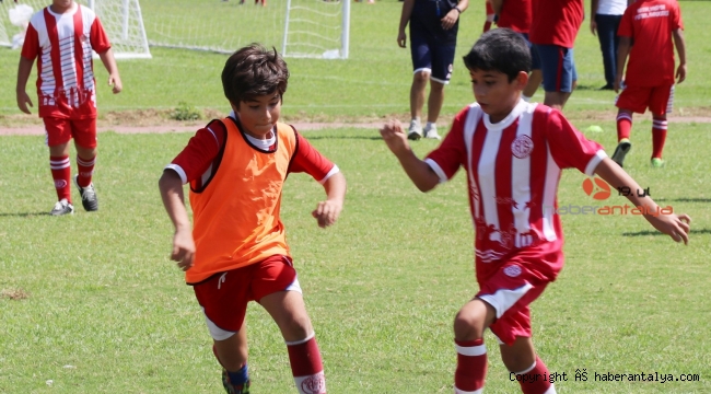 Antalyasporlu küçük futbolcular, 30 Ağustos Zafer Kupası'nda