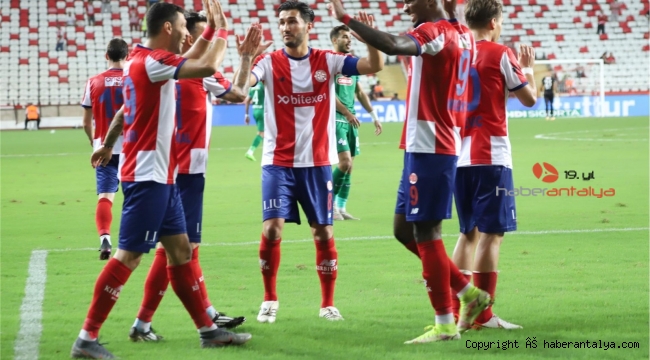 Antalyaspor'un bu sezonki 4 golünün 3 golü penaltıdan