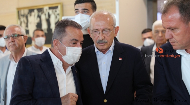 Başkan Böcek CHP'li Büyükşehir Belediye Başkanları Toplantısı'nda