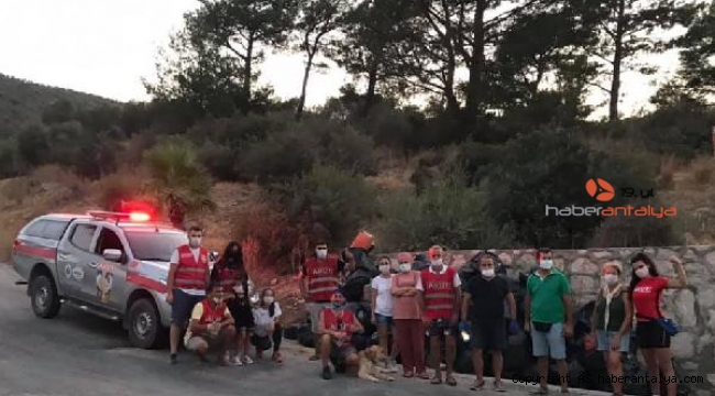Doğaseverlerden orman temizliği