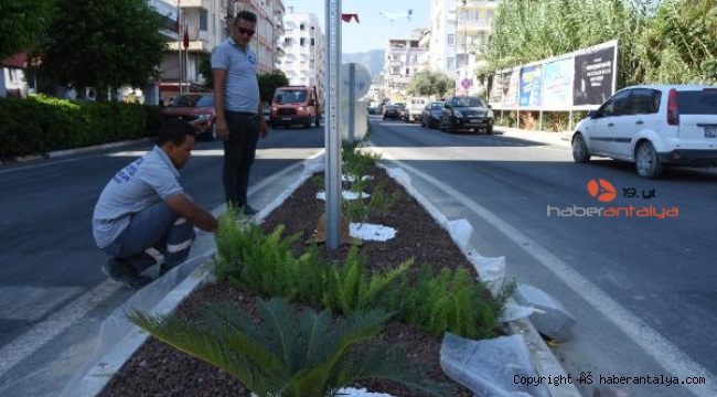 Ertuğrul Günay Caddesi çiçeklendirildi