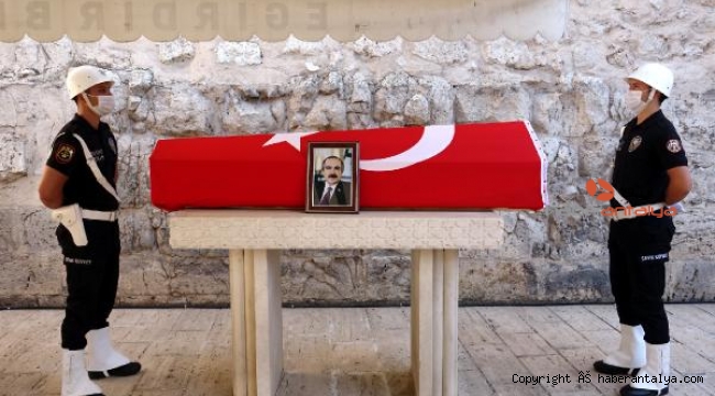 Eski vali Hüseyin Avni Coş, Eğirdir'de toprağa verildi
