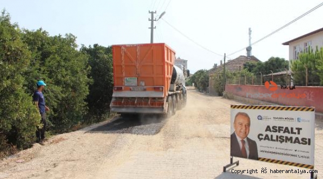 Finike'de asfalt çalışması devam ediyor