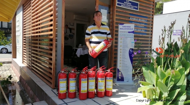 Kemer'den muhtarlara yangın tüpü