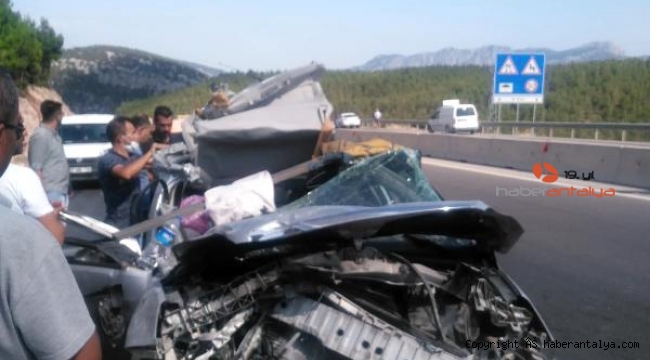 Korkuteli'de feci kaza: 4 yaralı