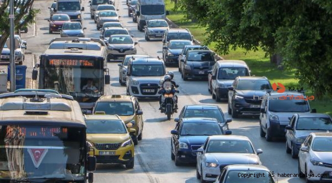Motosiklet üstünde yaşama koşuyorlar 