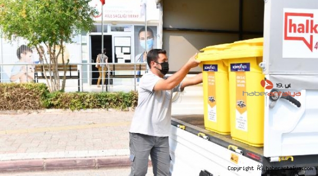 Sağlık merkezlerine atık ilaç toplama kutusu