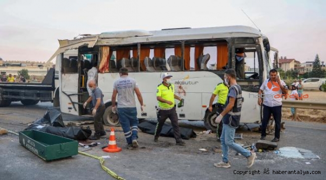 Tur midibüsü kazasında ölen turistlerin kimlikleri belirlendi