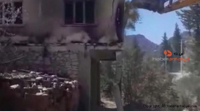  7 cami ve lojman yangında zarar aldı 