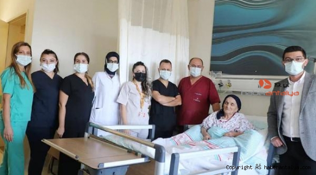 105 yaşında koronavirüsü yendi
