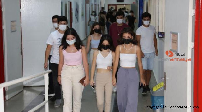 Akdeniz Üniversitesi'nde yüz yüze eğitim önlemlerle başladı