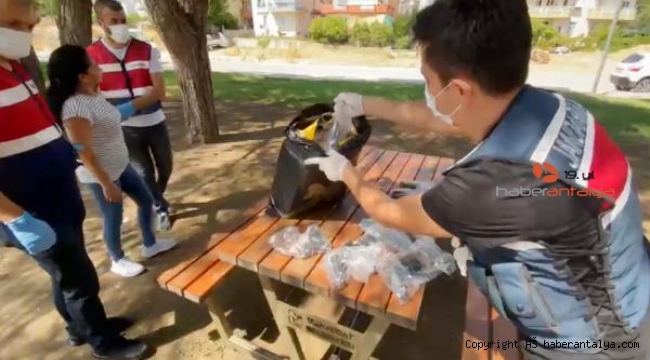 Alışveriş poşetinden tabancalar çıktı, 2 kadın gözaltında