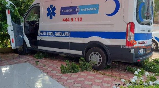 Ambulans, az daha eczaneye giriyordu !