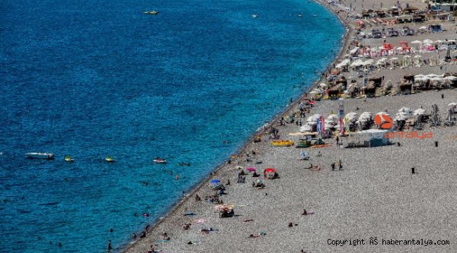Antalya'da okullar açıldı, sahiller boşaldı