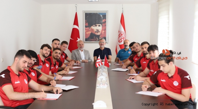 Antalyaspor hentbol takımı 11 oyuncu ile sözleşme imzaladı