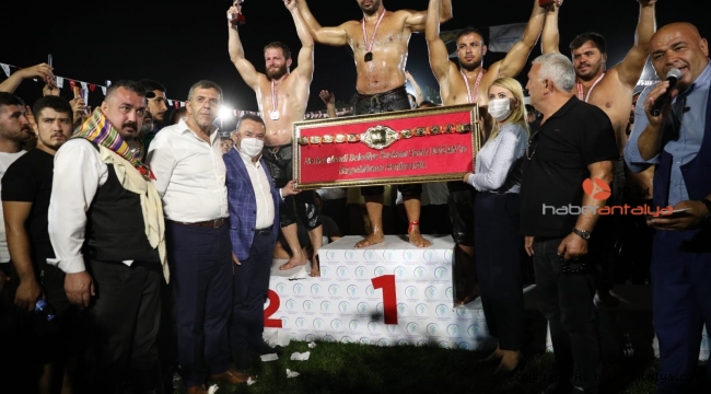 ASAT'ın 3 pehlivanı Merkezefendi güreşlerinde kürsüye çıktı