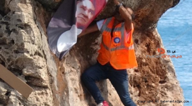 Atatürk posteri asmak için ölümle burun buruna geldi
