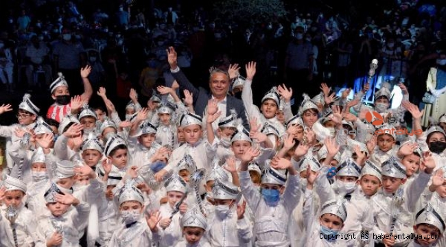 Başkan Uysal, "Çocuklarımızın bahtı, Antalya'mız gibi olsun"