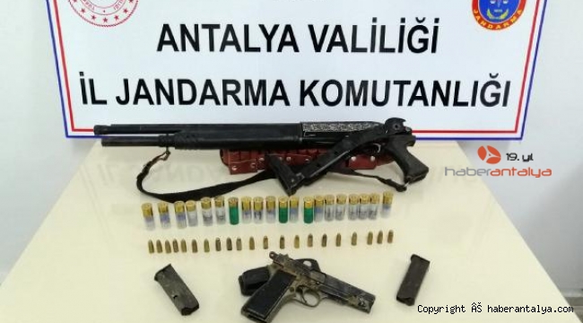 Bomba arama köpeği kamyonette cephanelik buldu !