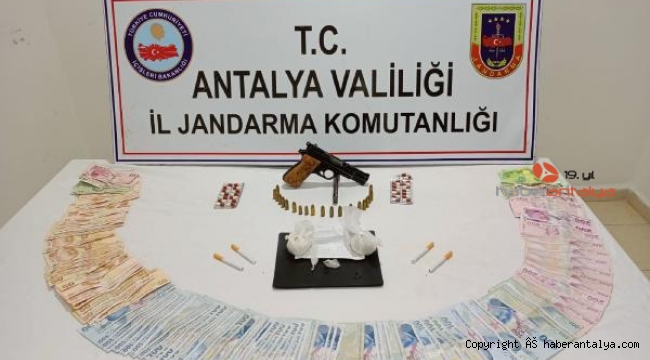 Firari uyuşturucu taciri, uyuşturucuyla yakalandı !